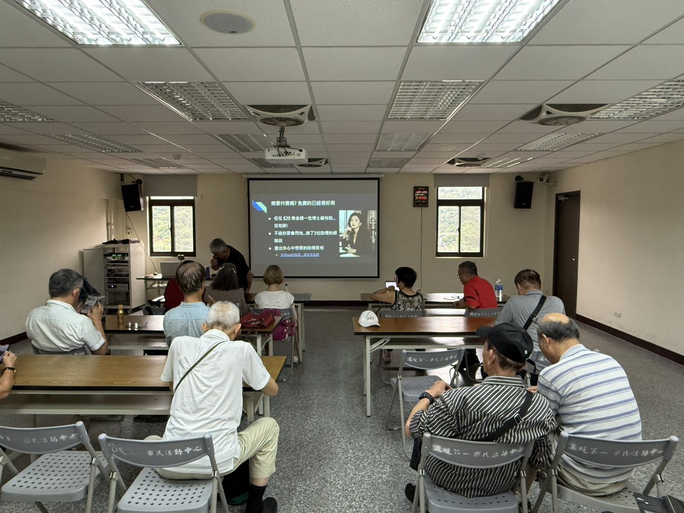 優世代學員在市民活動中心的課堂上課情形